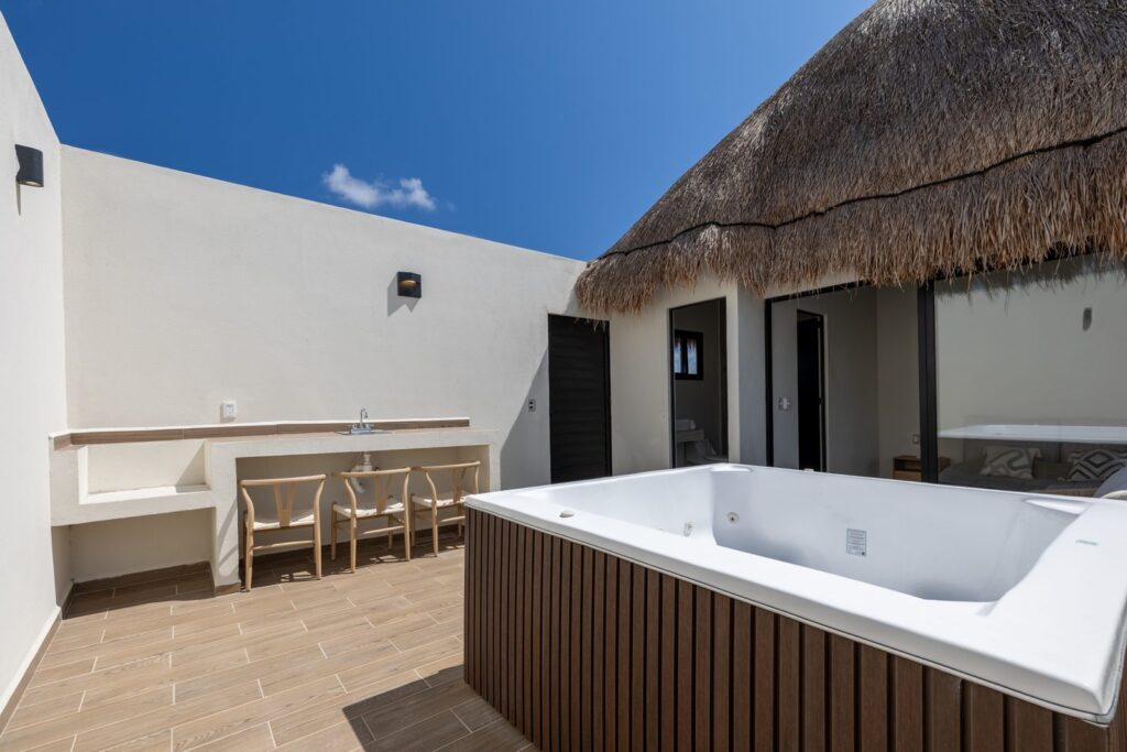 Naia Uhm D202, Tulum
