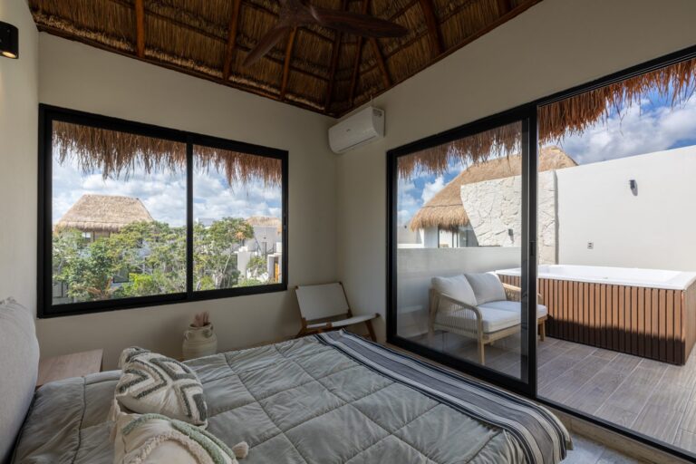 Naia Uhm D202, Tulum