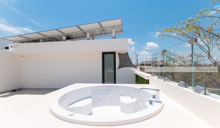 Zamira 301, Akumal